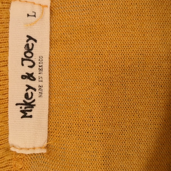 ❗$1 Bundled❗ MIKEY & JOEY Mustard Yellow Knot Front Stretchy Long Sleeve Shirt - Picture 6 of 6